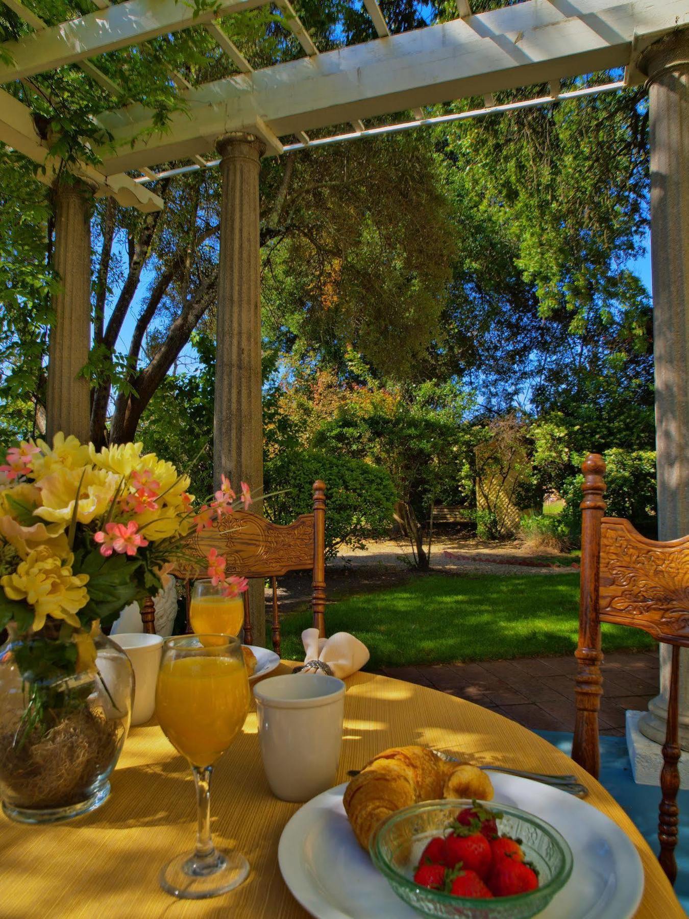Shady Oaks Country Inn St. Helena Restaurante foto